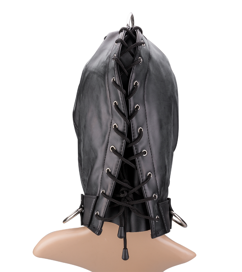Cagoule BDSM en similicuir trois ouvertures et anneaux