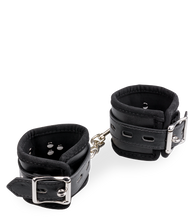 Charger l'image dans la galerie, Menottes poignets réglables cuir BDSM